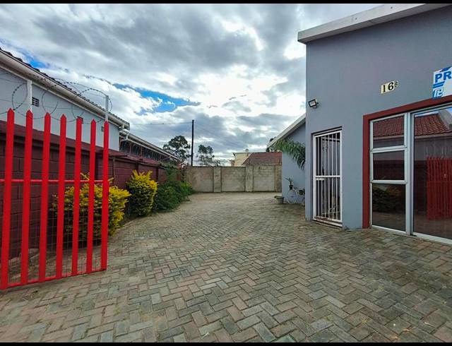 6 BEDROOM HOUSE FOR SALE IN MTHATHA CENTRAL